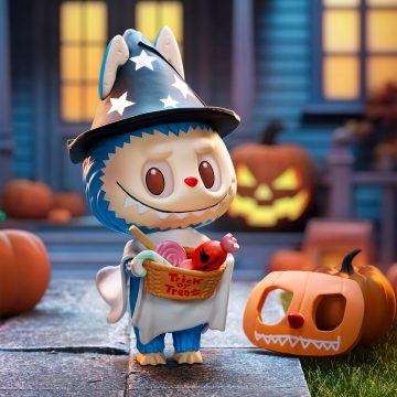 LABUBU Trick-or-Treater Figure